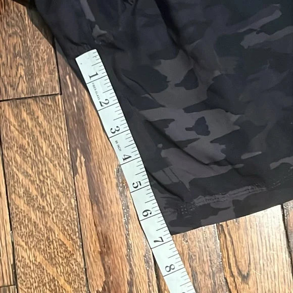 Vuori Kore Lined Camo black training shorts with insert lining size L 7” inseam - Picture 5 of 5